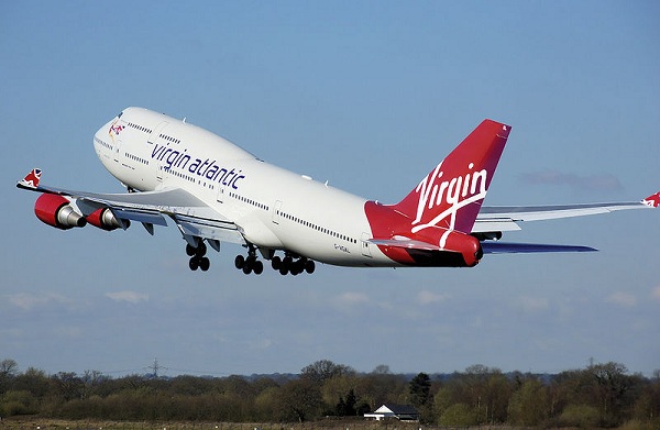  Decolagem de um Boing 747-400. 